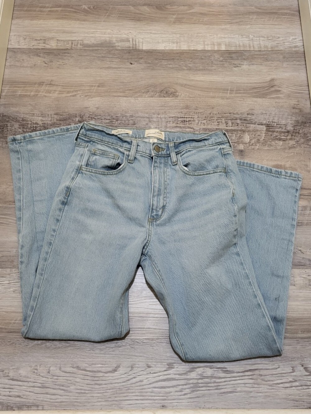 Universal Thread Women's Lightwash High Rise Jeans Size 8S - Picture 9 of 10